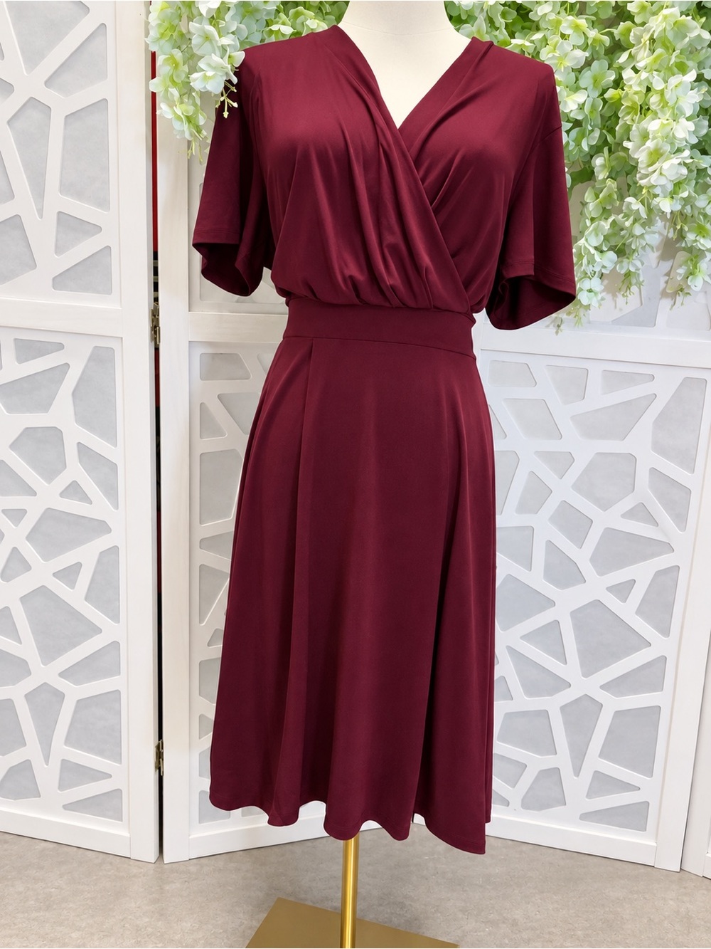 Elegant Women's Burgundy Wrap Midi Dress